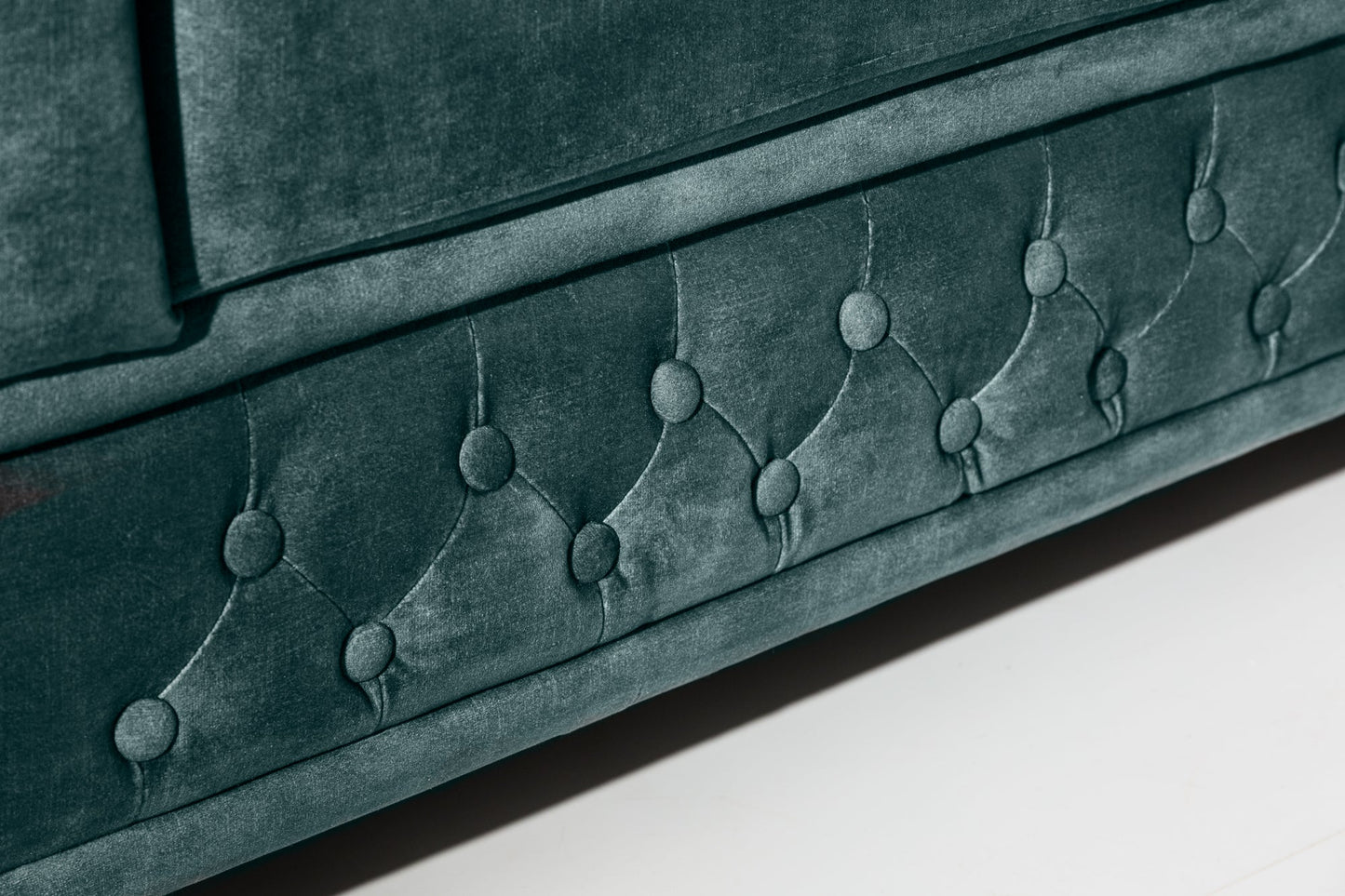 Berlin Chesterfield Sofa - Lakkadhaara