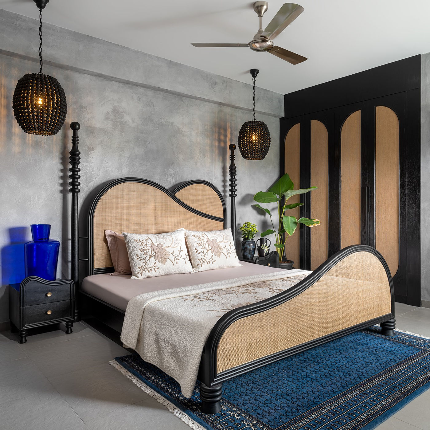 Eclipse Solid Wood Bed - Lakkadhaara