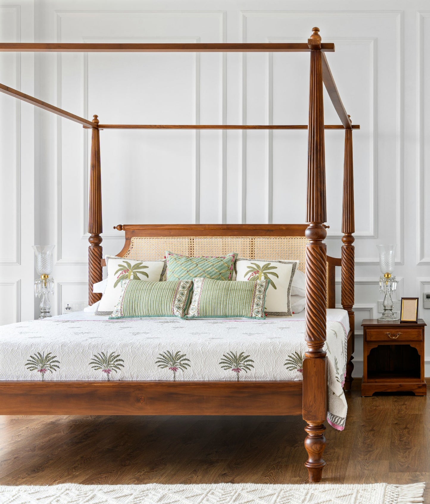 Oscar Poster Bed - Lakkadhaara