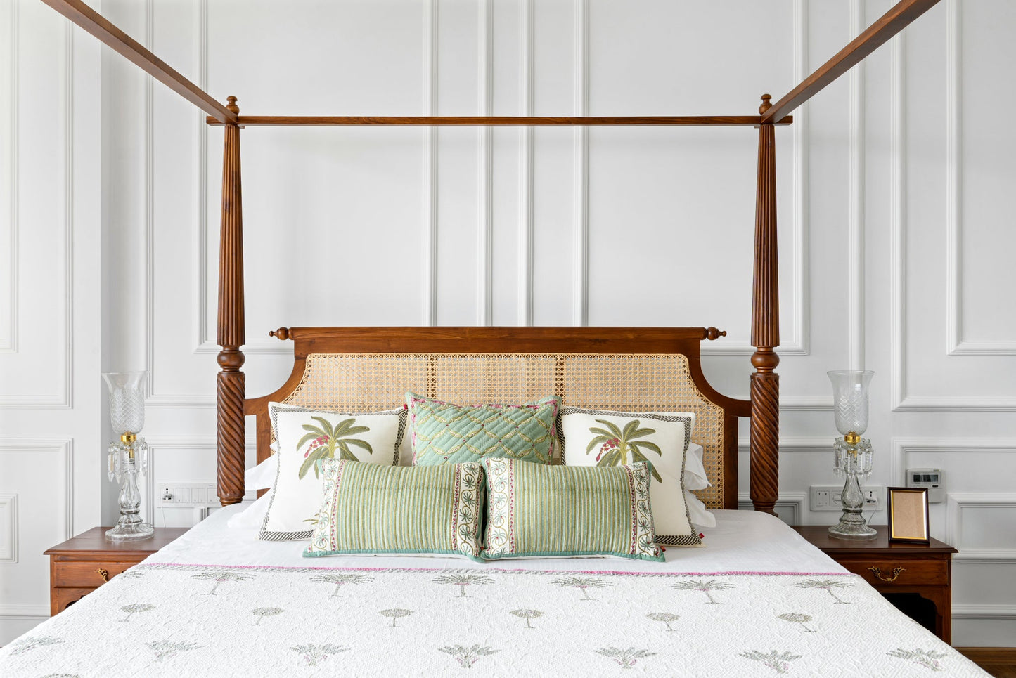 Oscar Poster Bed - Lakkadhaara