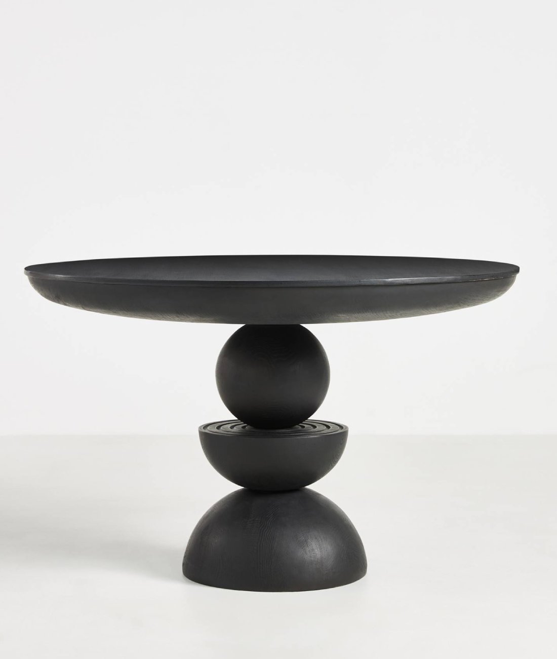 Pluto Round Dining Table - Lakkadhaara
