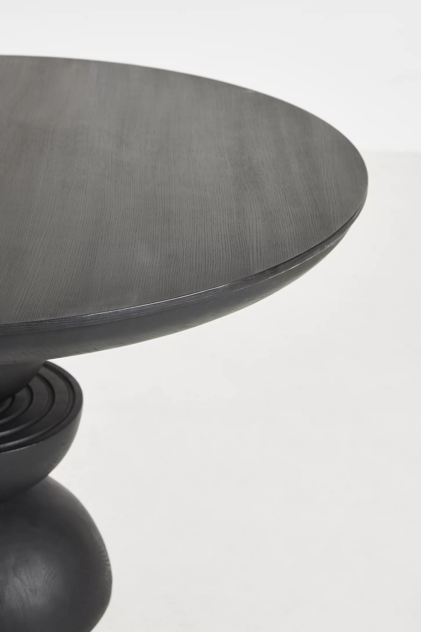Pluto Round Dining Table - Lakkadhaara