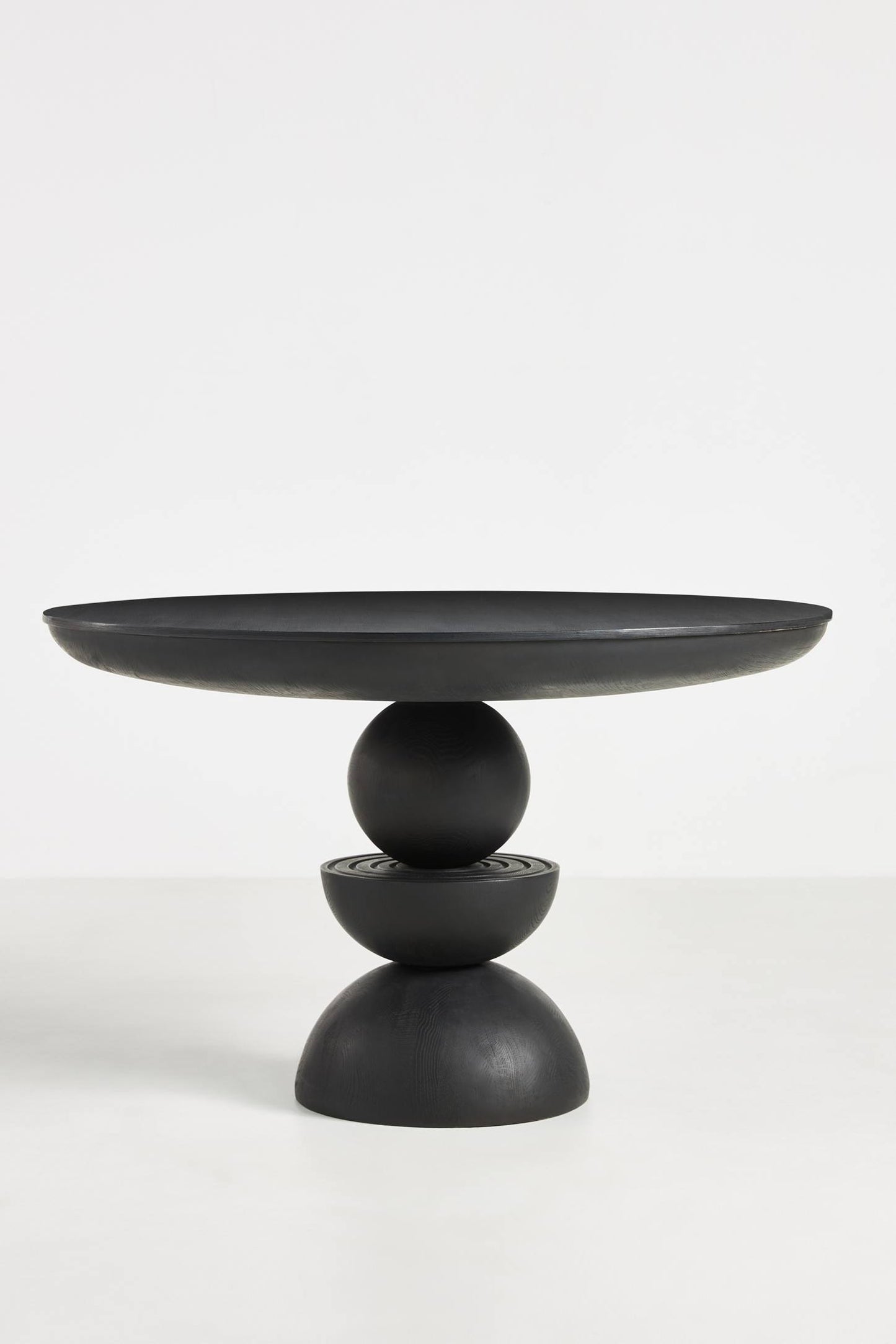Pluto Round Dining Table - Lakkadhaara