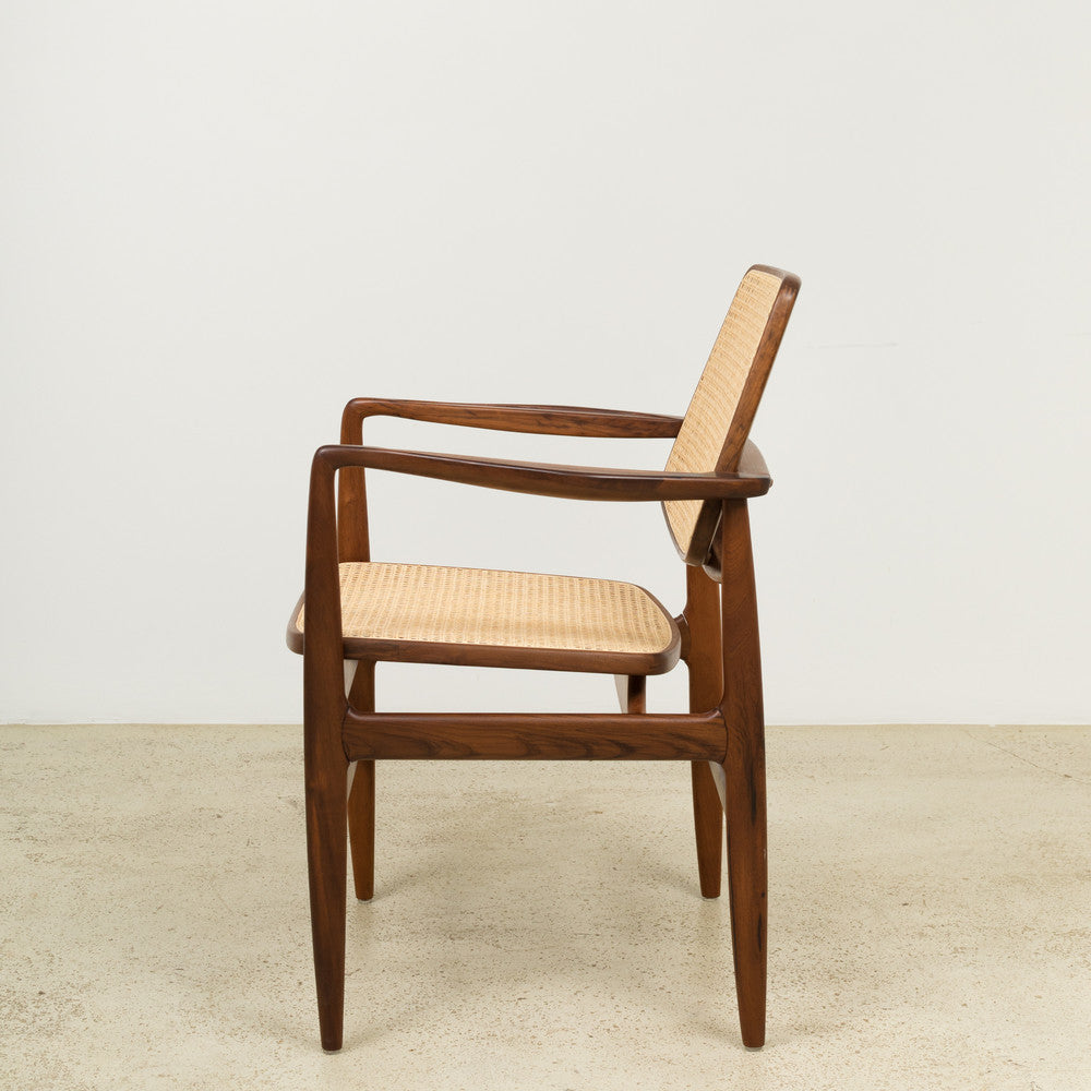 Tracy Lounge Armchair - Lakkadhaara