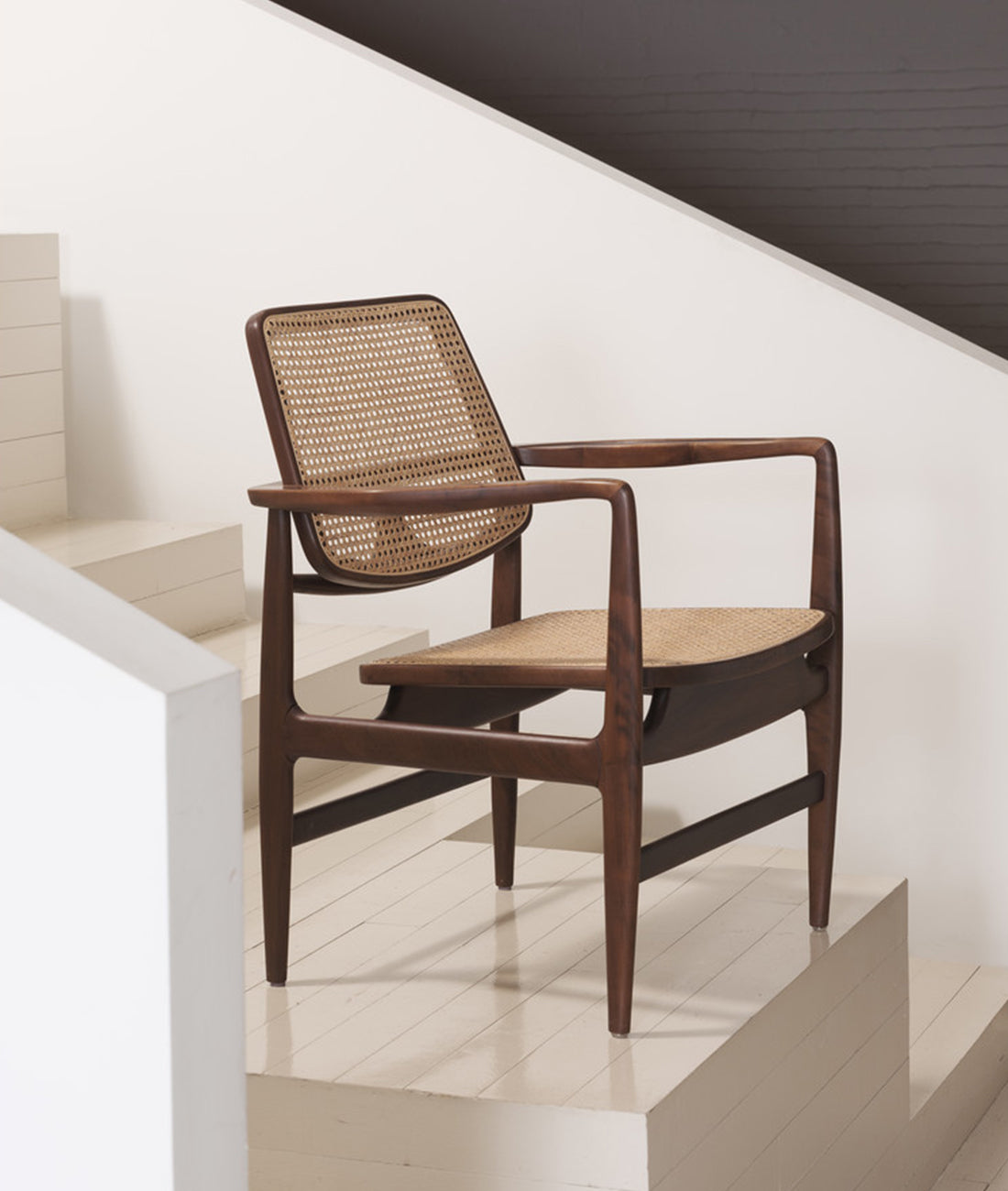 Tracy Lounge Armchair - Lakkadhaara
