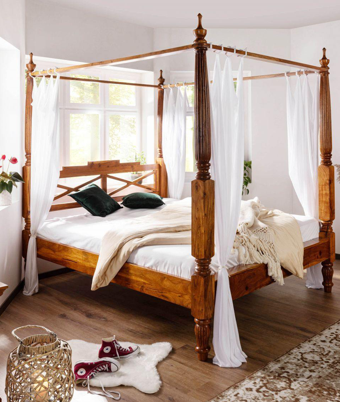 Eros Solid Wood Poster Bed