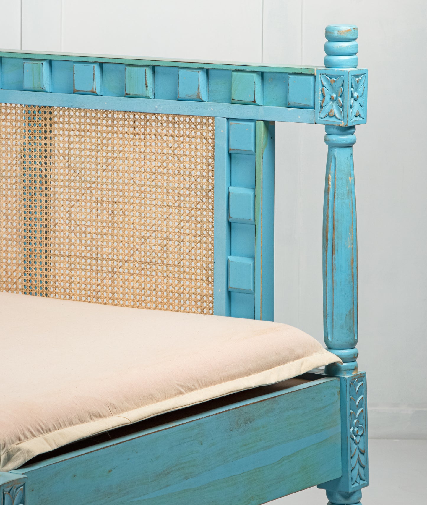Advaita Day Bed - Lakkadhaara