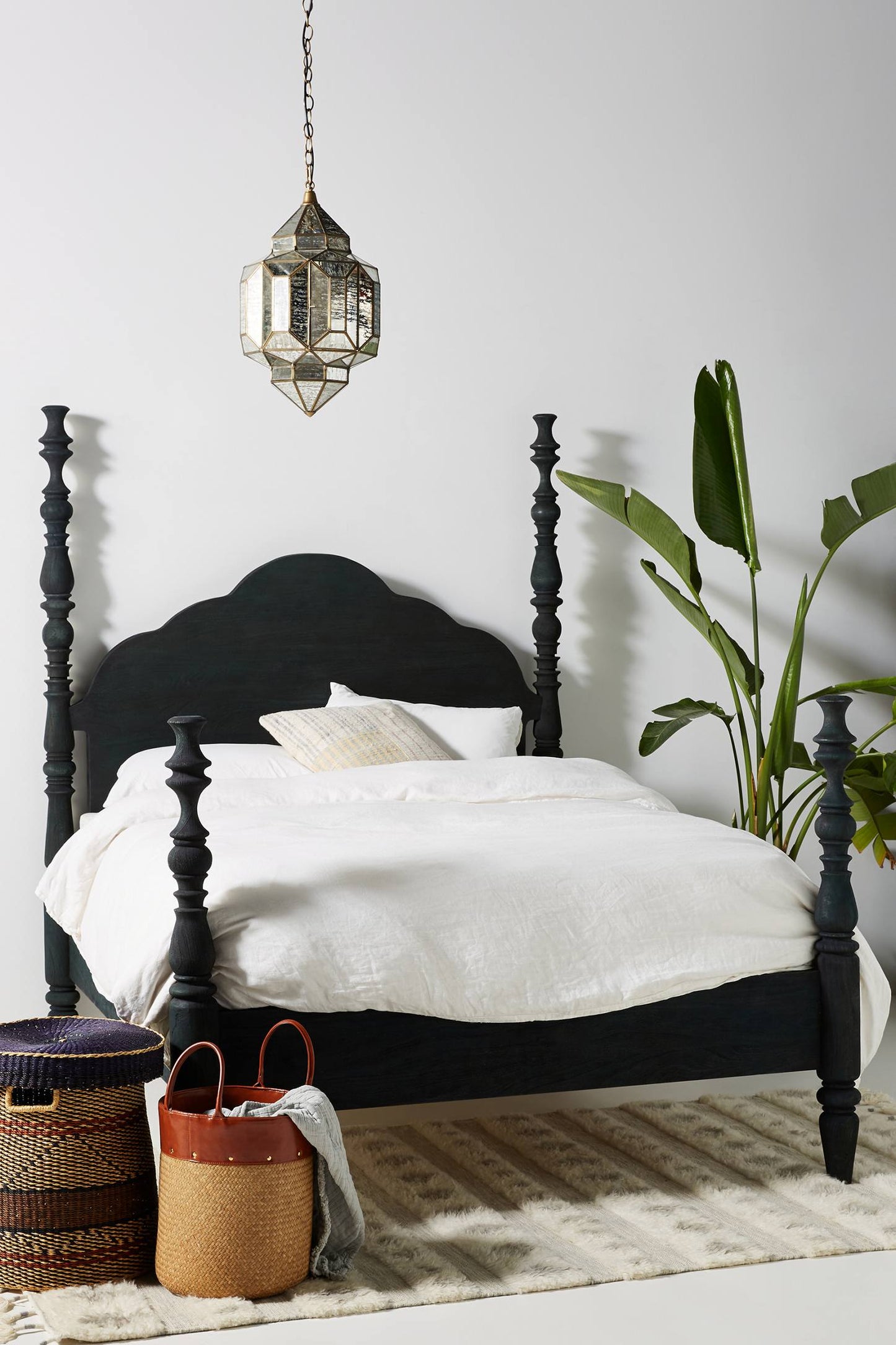 Alvis Poster Bed - Lakkadhaara