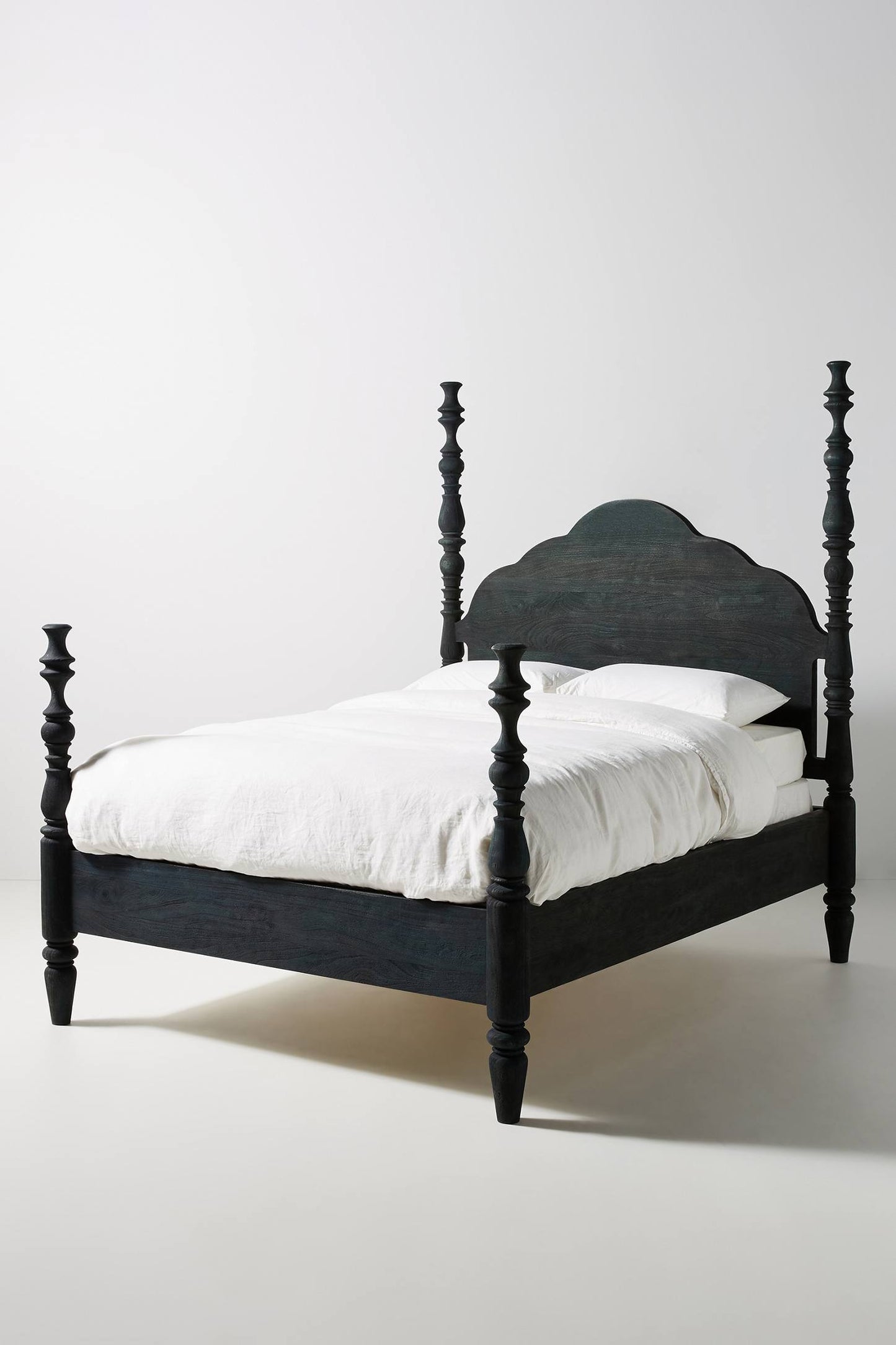 Alvis Poster Bed - Lakkadhaara