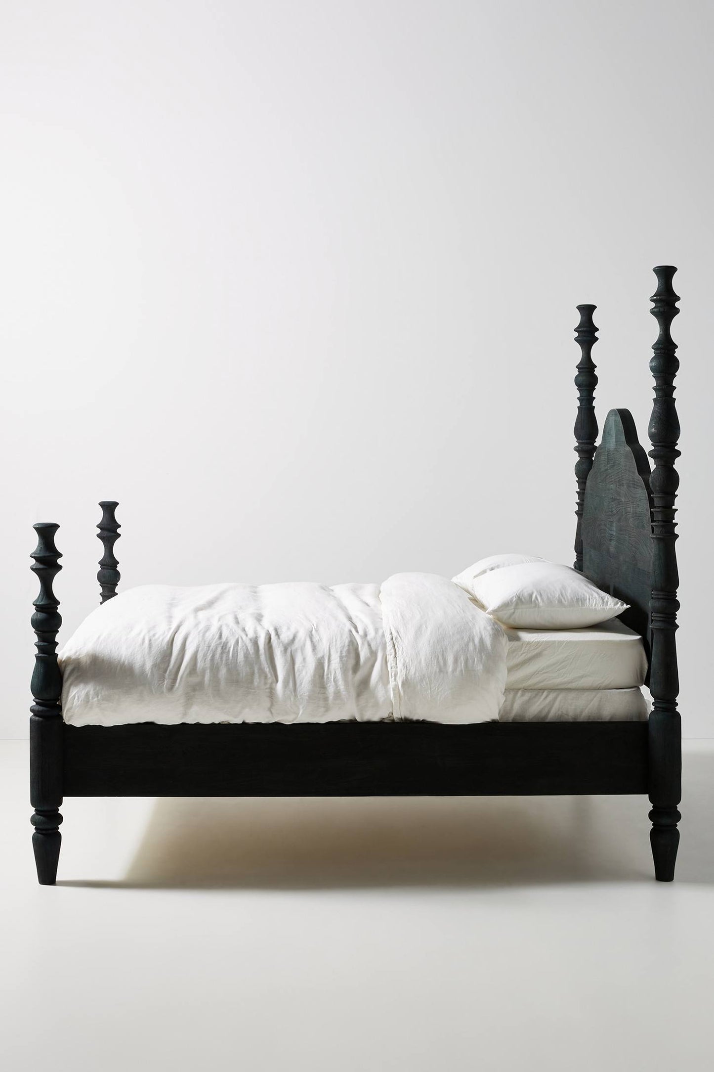 Alvis Poster Bed - Lakkadhaara