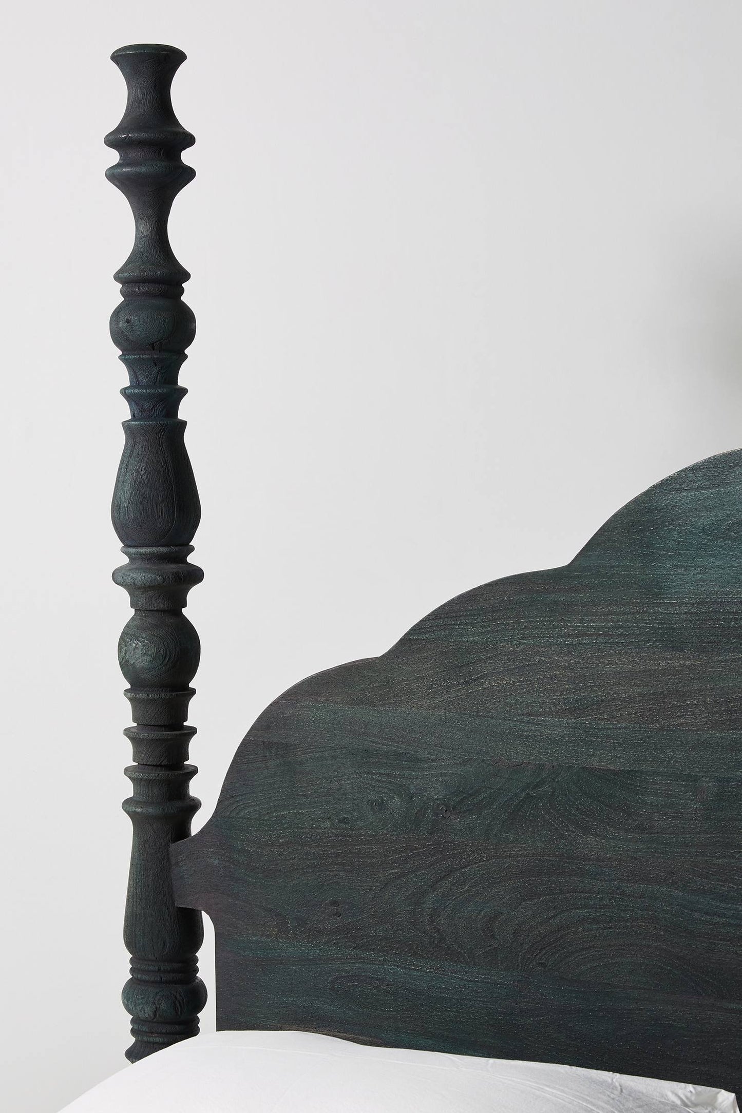 Alvis Poster Bed - Lakkadhaara