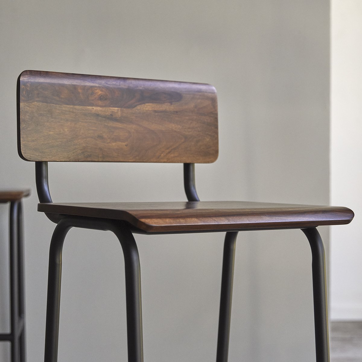 Argo Bar Chair - Lakkadhaara