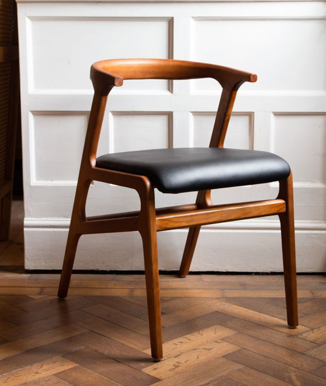 Ashford Mid-Century Chair - Lakkadhaara