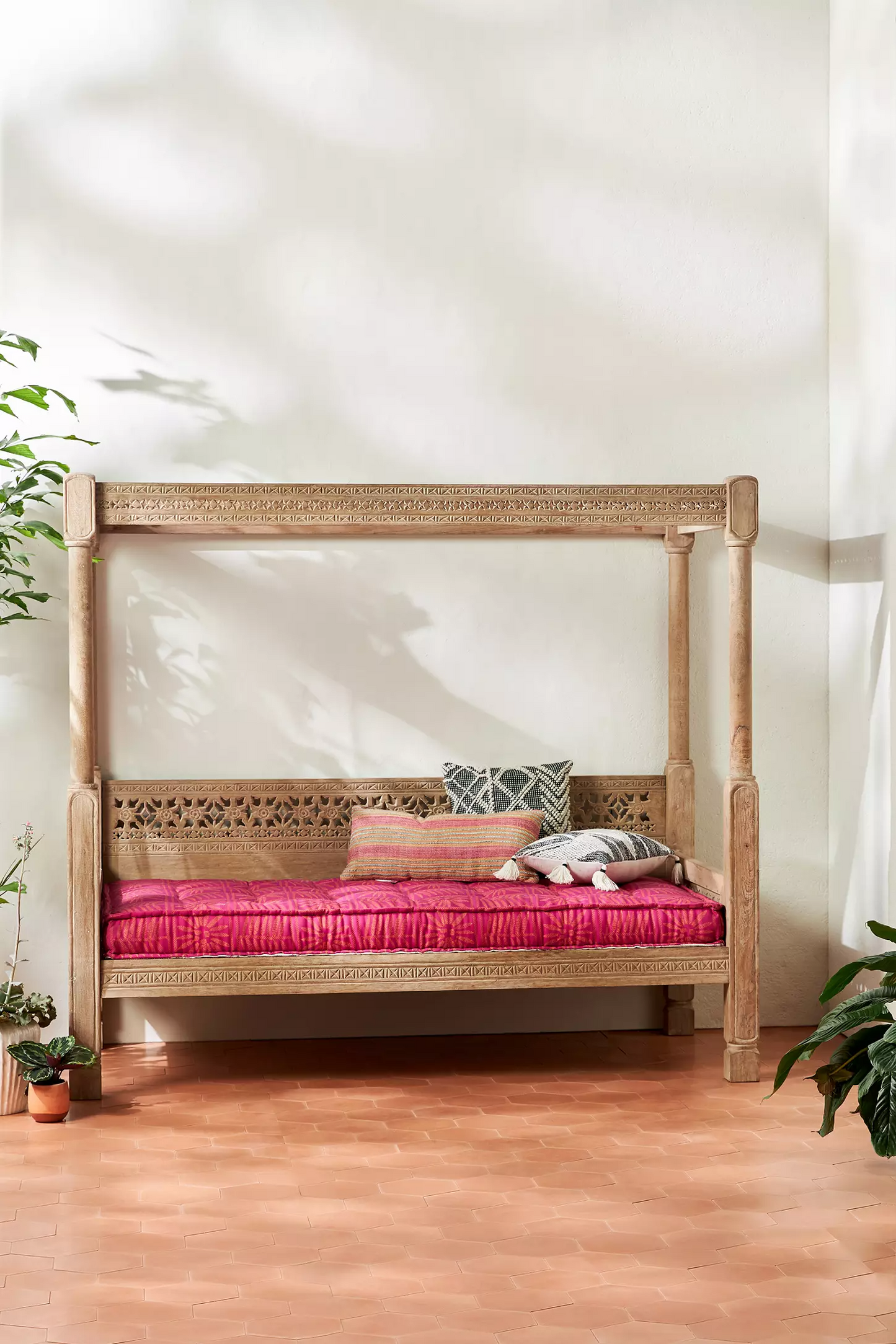 Ezana Day Bed - Lakkadhaara