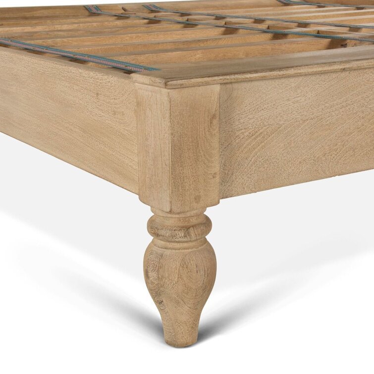 Florence Carving Bed - Lakkadhaara
