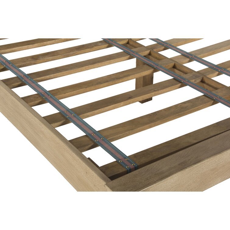Florence Carving Bed - Lakkadhaara
