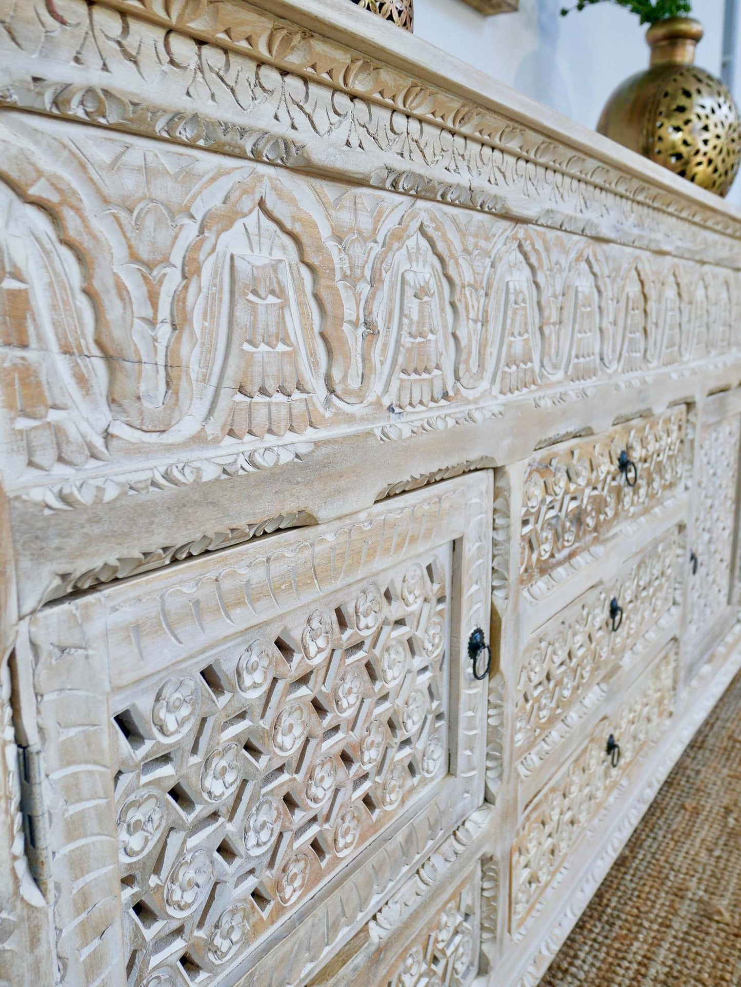 Magnum Sideboard - Lakkadhaara