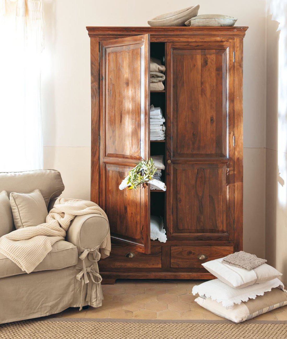 Victoria Solid Wood Wardrobe - Lakkadhaara