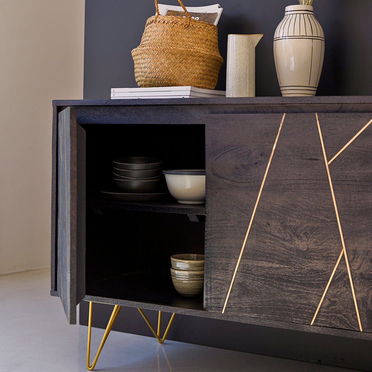 Zeno Sideboard - Lakkadhaara