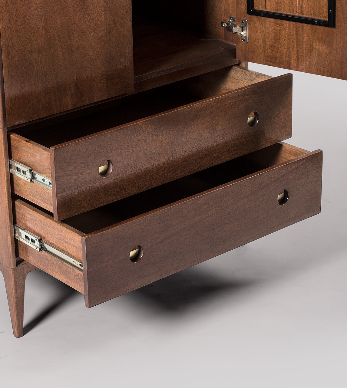 Zeus Mid-Century Wardrobe - Lakkadhaara