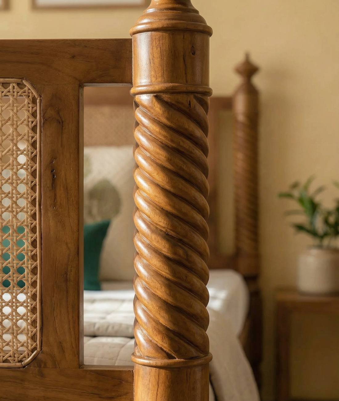 Tashi Poster Bed