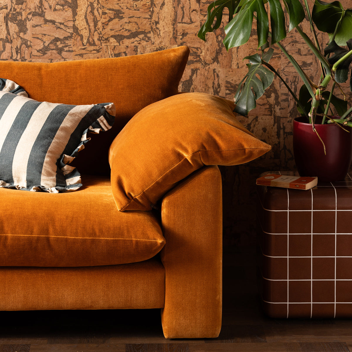 Gloria Sofa corner view