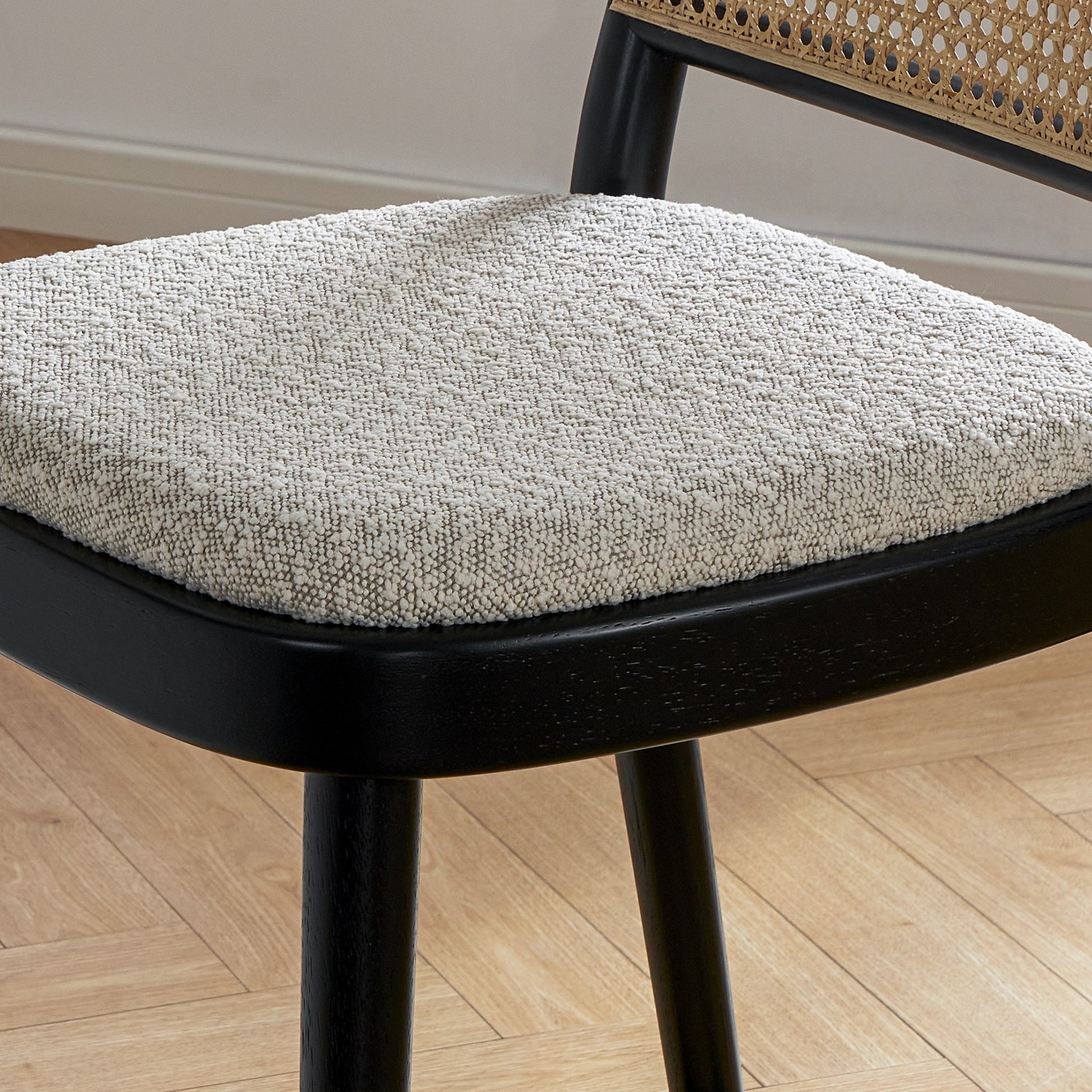 Kirato Bar Chair - Lakkadhaara