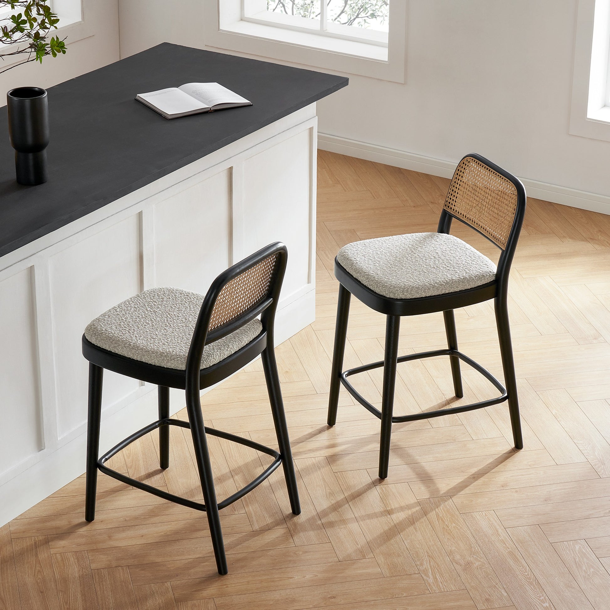 Kirato Bar Chair - Lakkadhaara