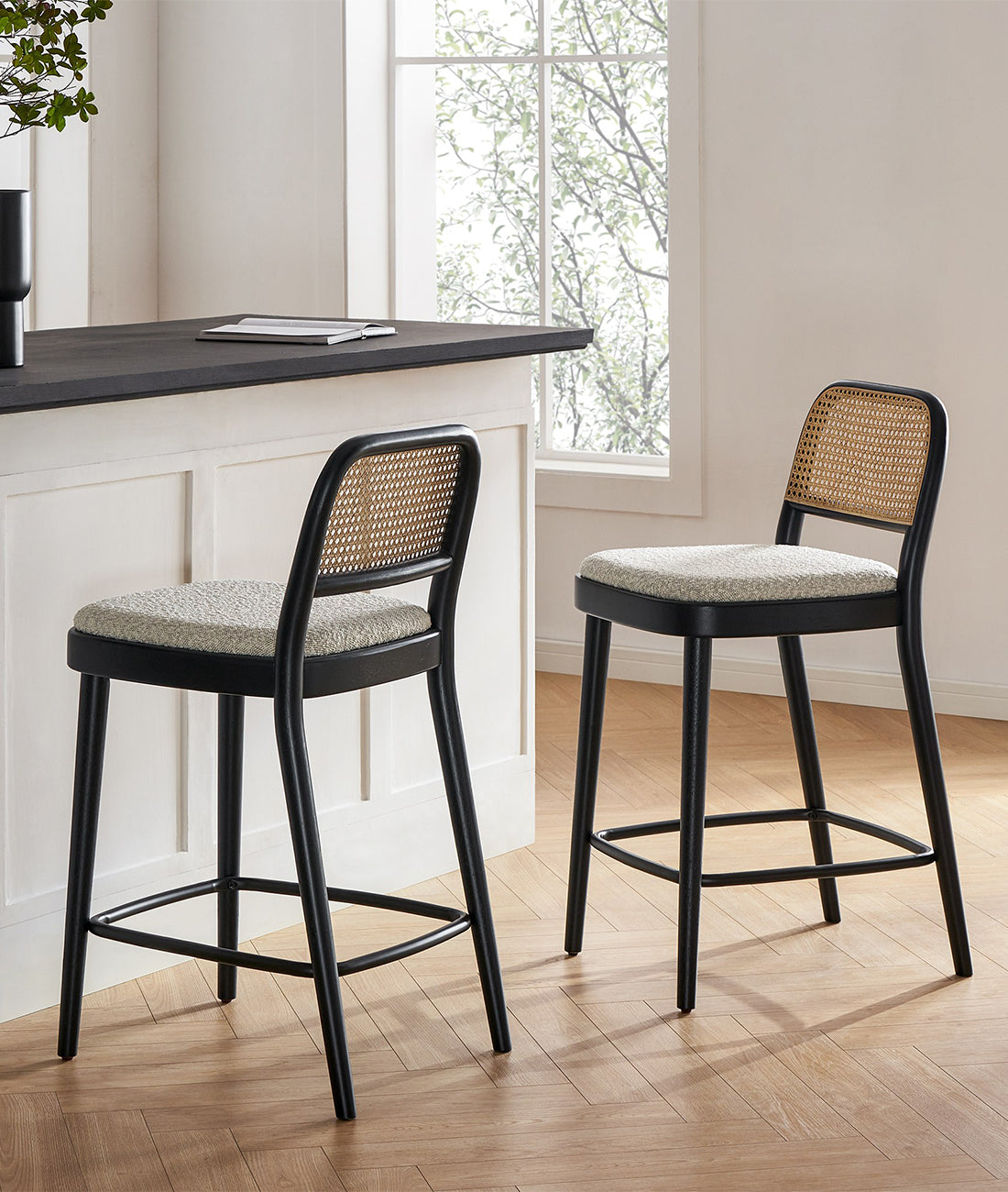 Kirato Bar Chair - Lakkadhaara