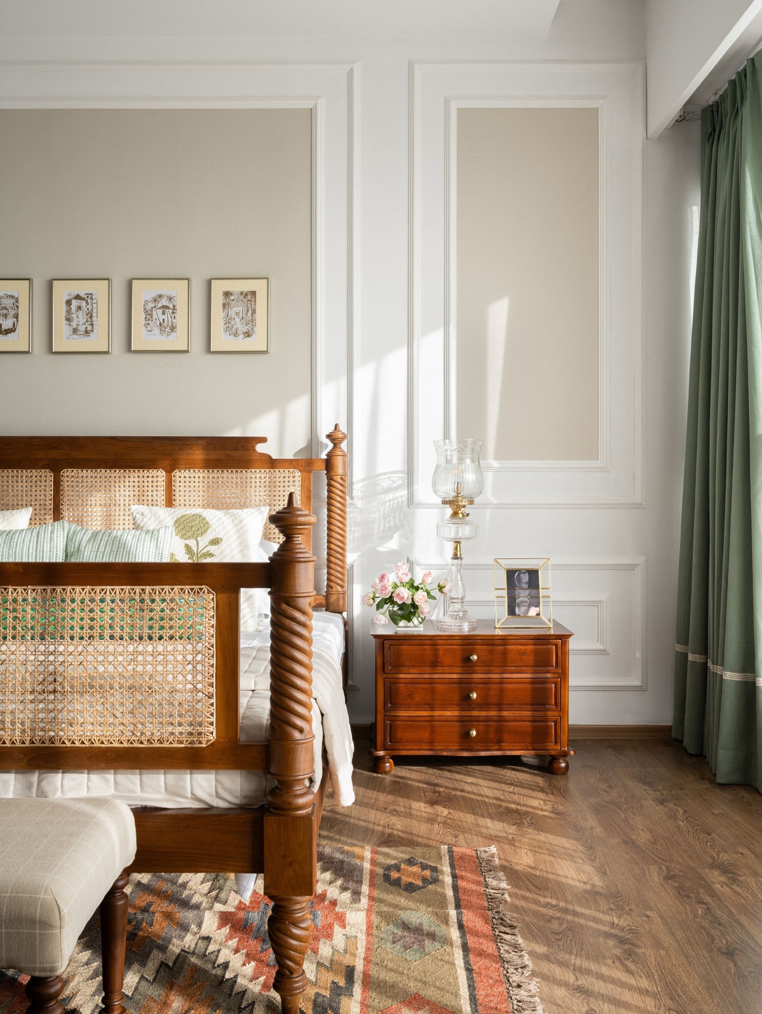 Tashi Poster Bed - Lakkadhaara