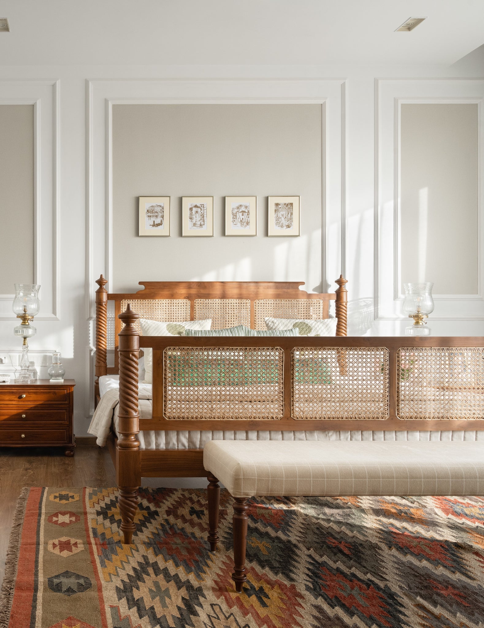 Tashi Poster Bed - Lakkadhaara