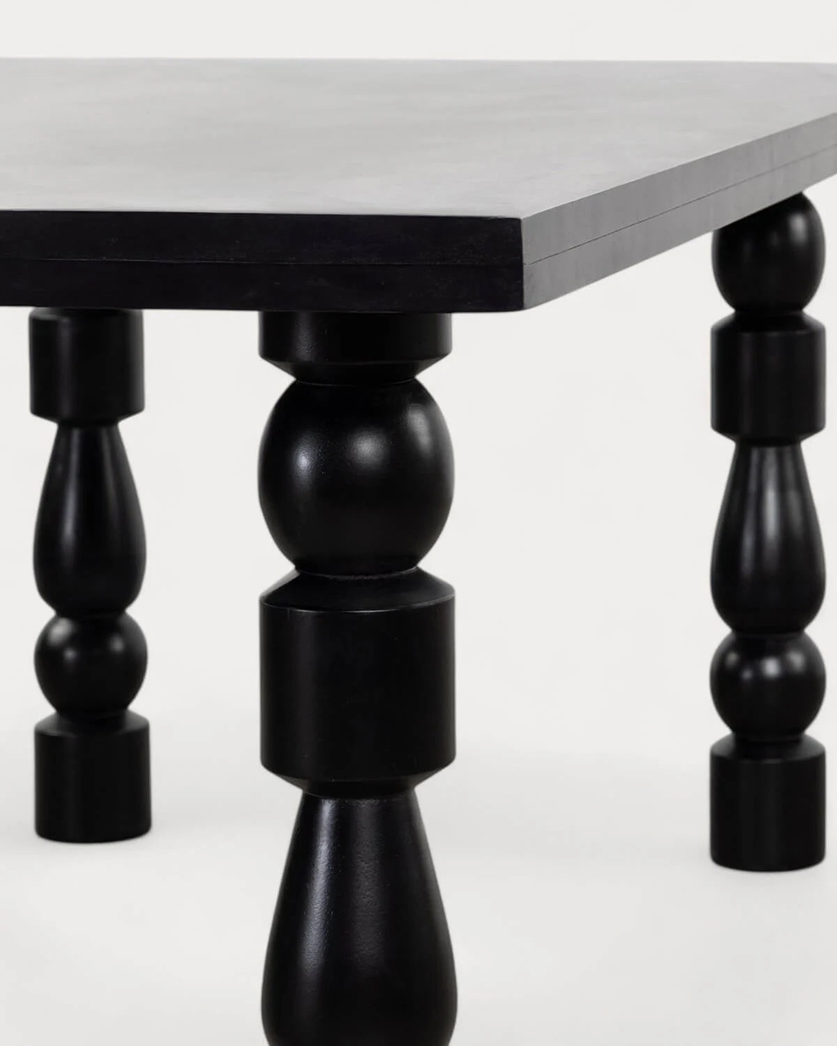 Zoya Dining Table