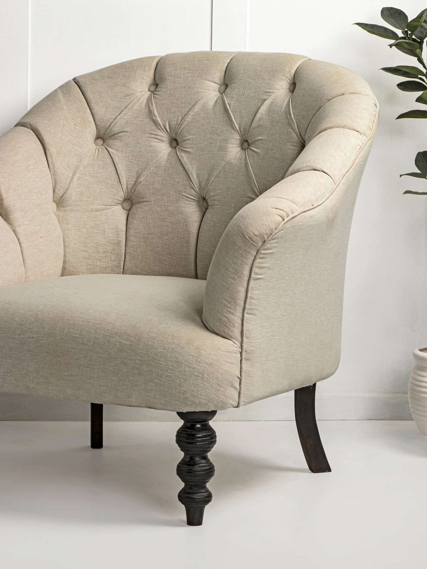 Hermes Armchair - Lakkadhaara