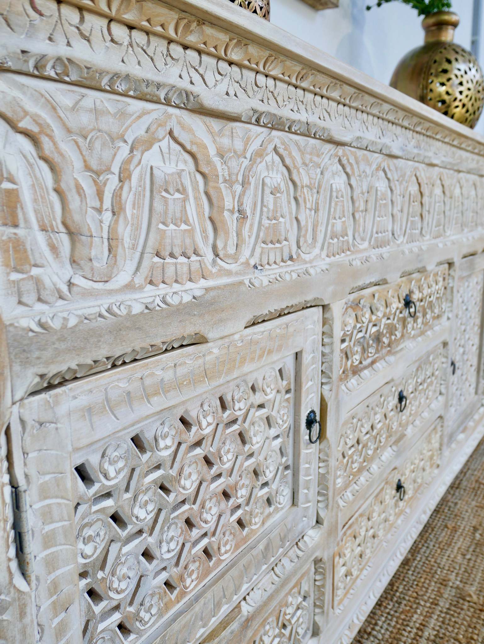 Magnum Sideboard - Lakkadhaara
