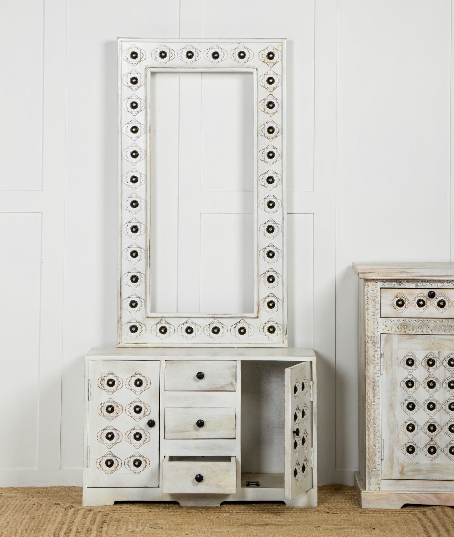 Rutvika Dressing Table - Lakkadhaara