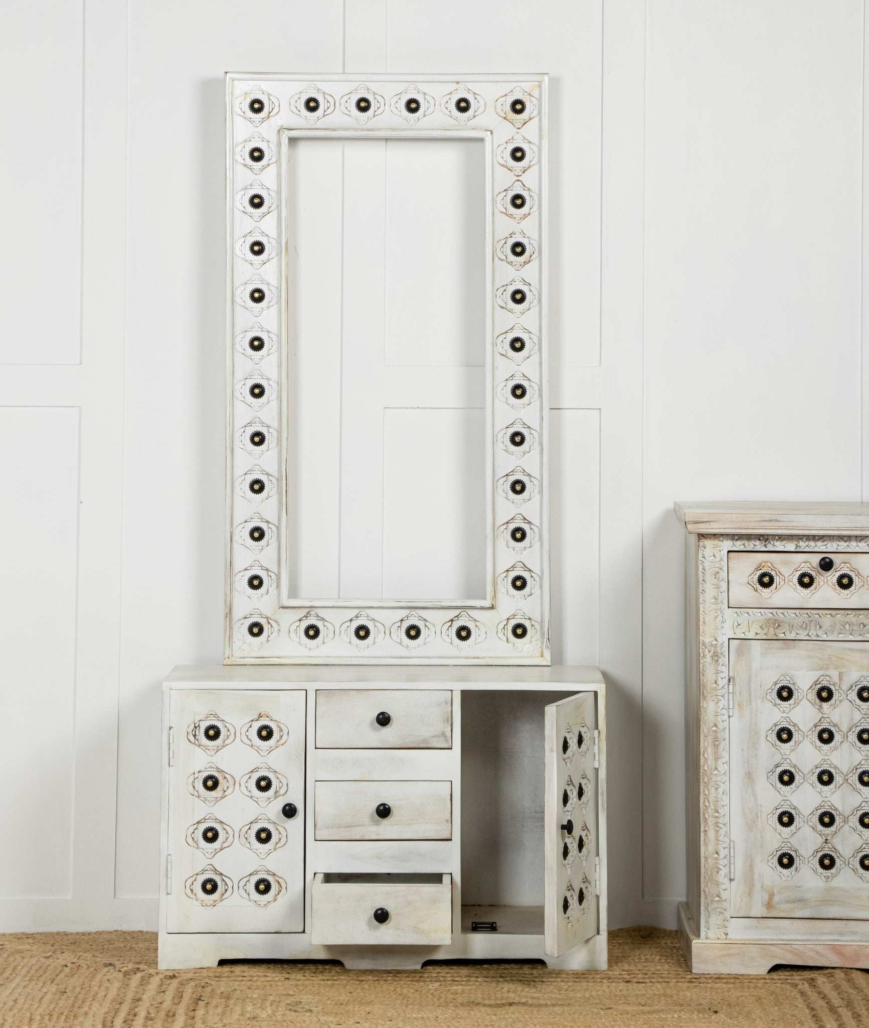 Rutvika Dressing Table - Lakkadhaara