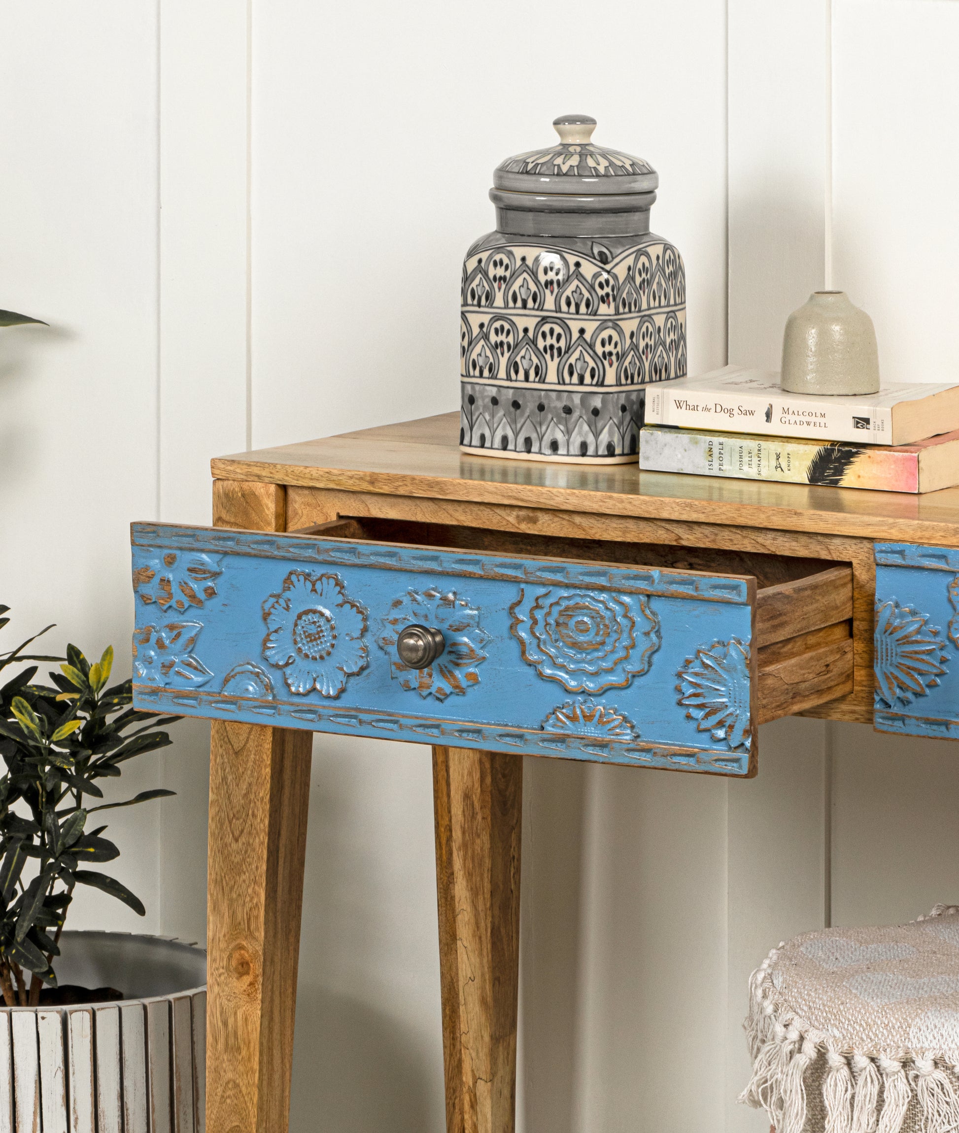 Vasudev Carving Console - Lakkadhaara