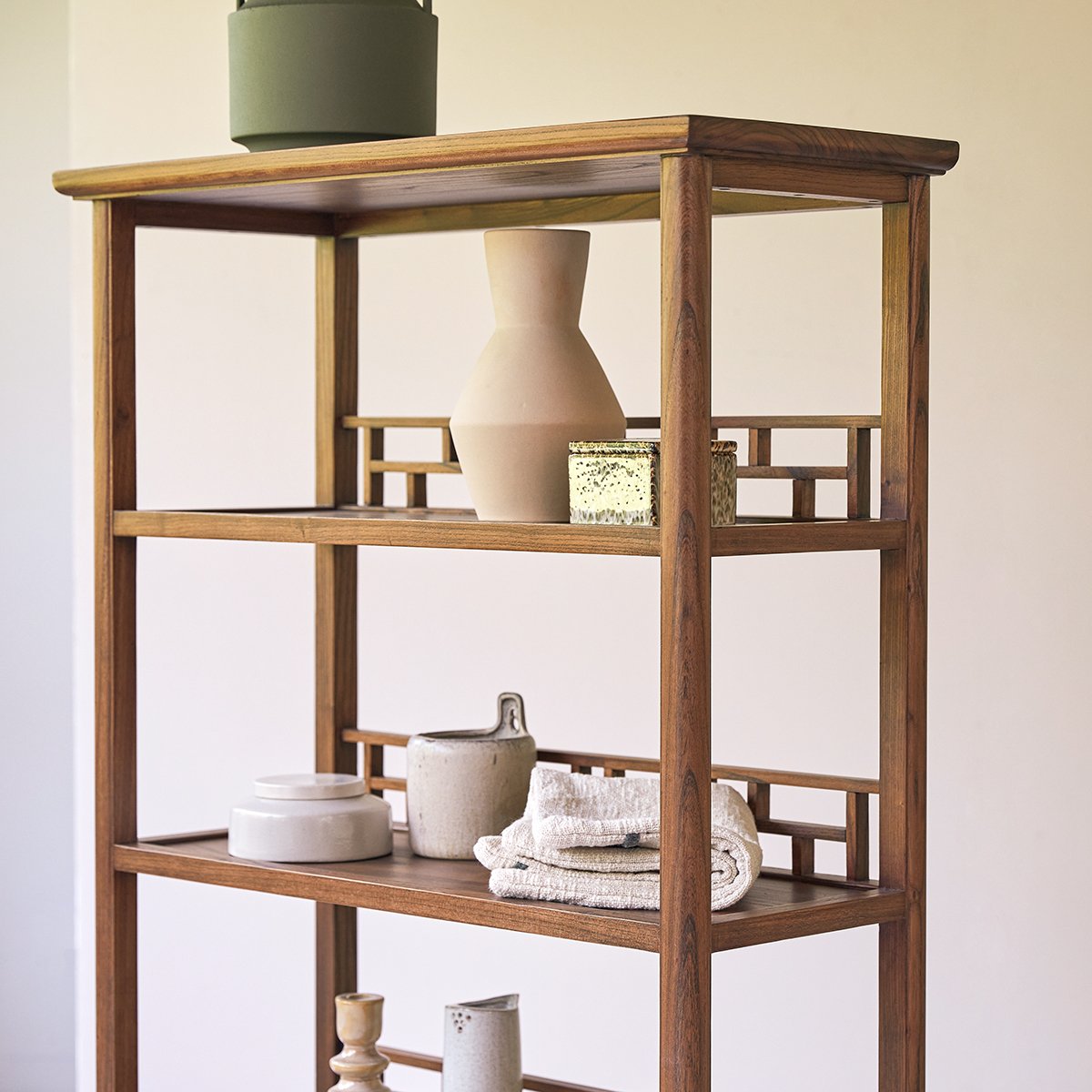 Zoe Bookshelf - Lakkadhaara